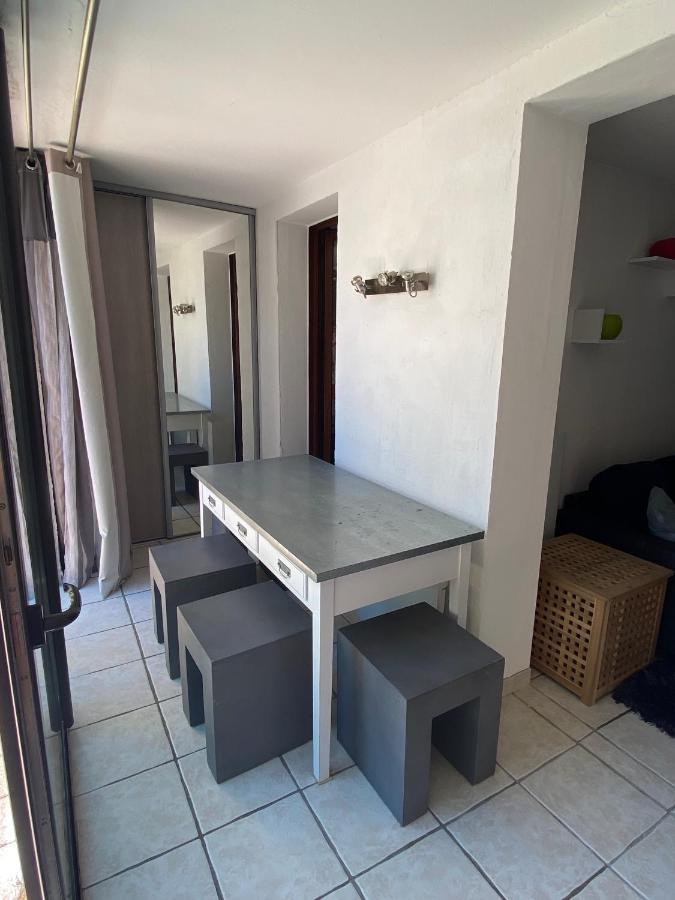 Logement Entier T2 Climatise, Parking Gratuit, Jardin, Plage A 2Min A Pied Sanary-sur-Mer Kültér fotó