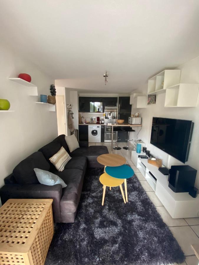 Logement Entier T2 Climatise, Parking Gratuit, Jardin, Plage A 2Min A Pied Sanary-sur-Mer Kültér fotó